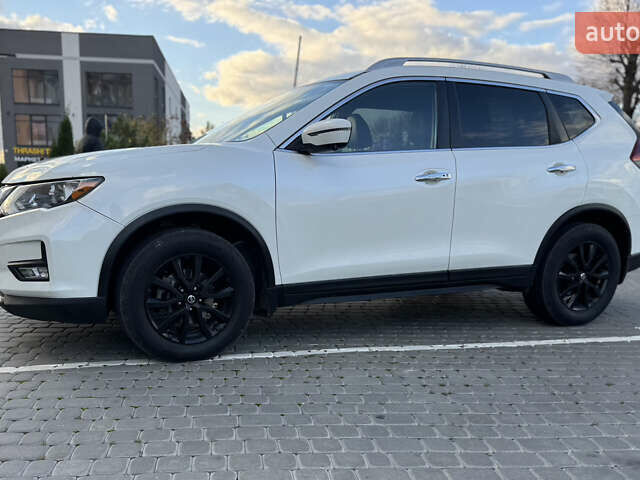 Белый Ниссан Rogue, объемом двигателя 2.49 л и пробегом 107 тыс. км за 15800 $, фото 3 на Automoto.ua