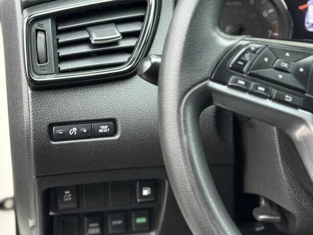 Белый Ниссан Rogue, объемом двигателя 2.5 л и пробегом 195 тыс. км за 13500 $, фото 5 на Automoto.ua