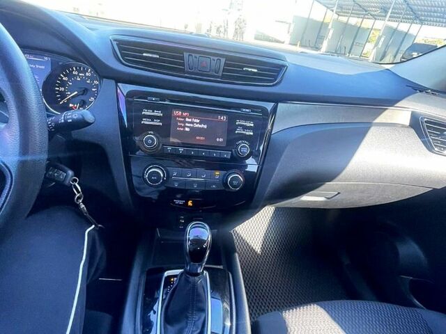 Белый Ниссан Rogue, объемом двигателя 2 л и пробегом 98 тыс. км за 14700 $, фото 7 на Automoto.ua