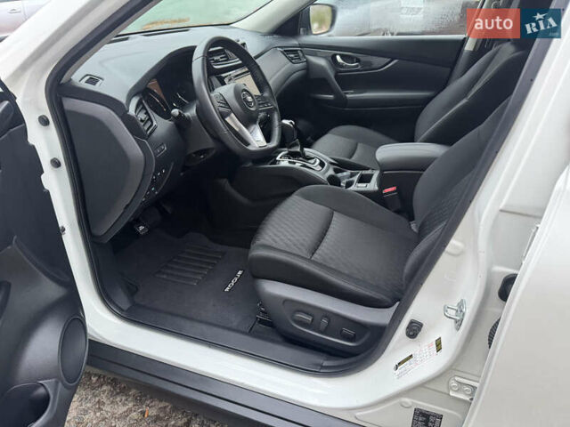 Белый Ниссан Rogue, объемом двигателя 2.49 л и пробегом 126 тыс. км за 15399 $, фото 1 на Automoto.ua