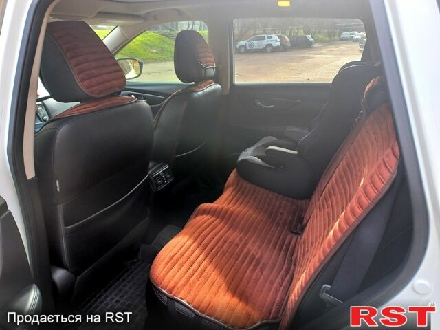 Белый Ниссан Rogue, объемом двигателя 2.5 л и пробегом 149 тыс. км за 18700 $, фото 6 на Automoto.ua