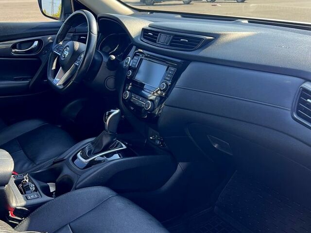 Белый Ниссан Rogue, объемом двигателя 2.5 л и пробегом 100 тыс. км за 15200 $, фото 7 на Automoto.ua