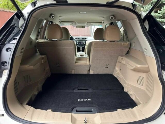 Белый Ниссан Rogue, объемом двигателя 2.5 л и пробегом 120 тыс. км за 13000 $, фото 10 на Automoto.ua