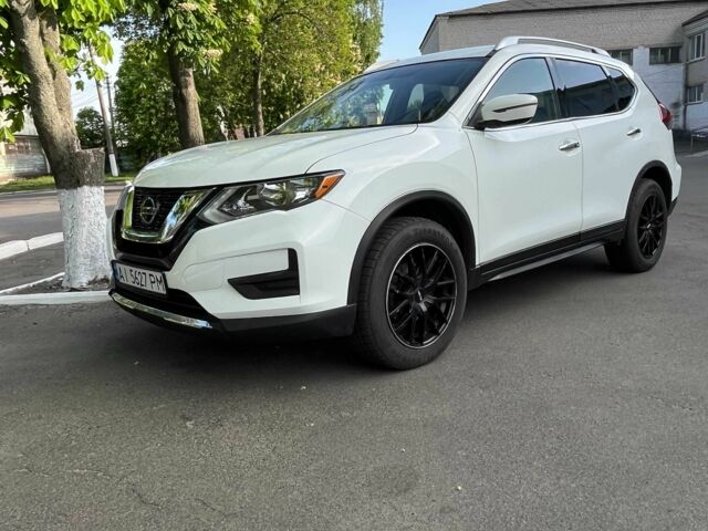 Белый Ниссан Rogue, объемом двигателя 2.5 л и пробегом 153 тыс. км за 16500 $, фото 5 на Automoto.ua