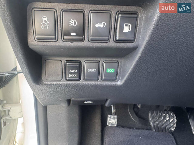 Белый Ниссан Rogue, объемом двигателя 2.49 л и пробегом 126 тыс. км за 15399 $, фото 12 на Automoto.ua