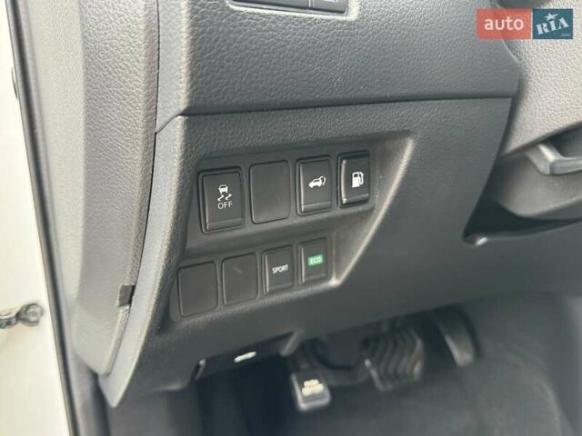 Белый Ниссан Rogue, объемом двигателя 2.5 л и пробегом 113 тыс. км за 14999 $, фото 41 на Automoto.ua