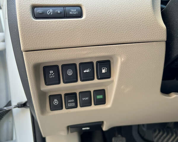 Білий Ніссан Rogue, об'ємом двигуна 2.5 л та пробігом 117 тис. км за 17800 $, фото 19 на Automoto.ua