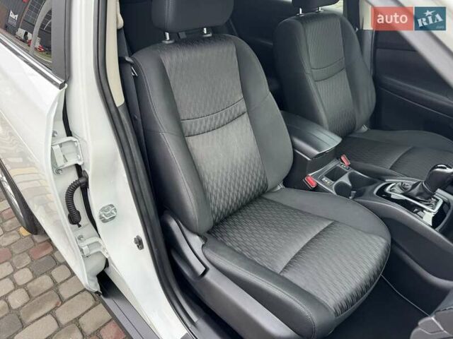 Белый Ниссан Rogue, объемом двигателя 2.5 л и пробегом 113 тыс. км за 14999 $, фото 29 на Automoto.ua