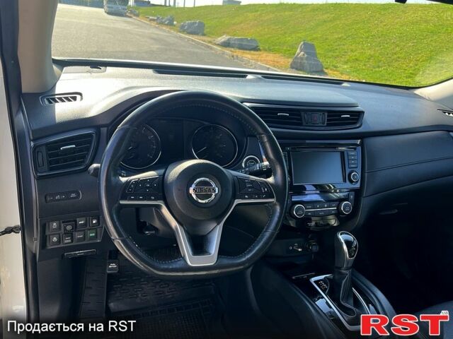 Белый Ниссан Rogue, объемом двигателя 2.5 л и пробегом 100 тыс. км за 16500 $, фото 6 на Automoto.ua