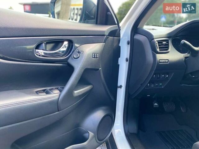 Білий Ніссан Rogue, об'ємом двигуна 2.49 л та пробігом 138 тис. км за 16500 $, фото 10 на Automoto.ua