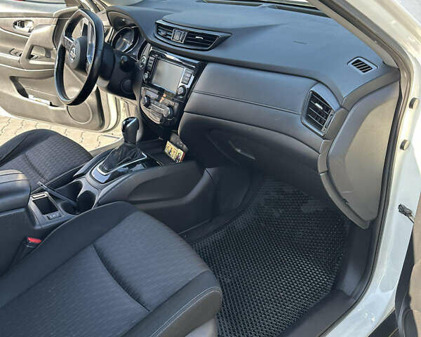 Белый Ниссан Rogue, объемом двигателя 2.49 л и пробегом 73 тыс. км за 18400 $, фото 11 на Automoto.ua