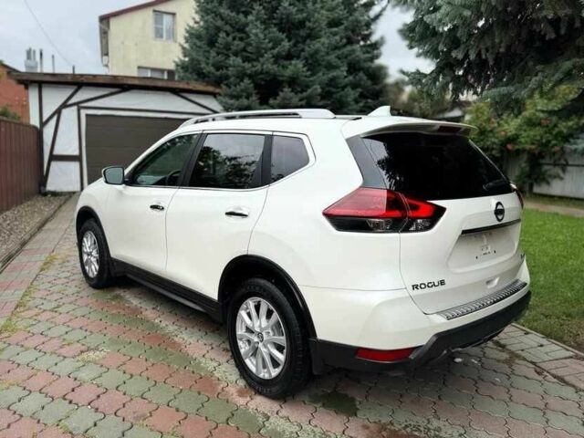 Белый Ниссан Rogue, объемом двигателя 2.5 л и пробегом 120 тыс. км за 13000 $, фото 5 на Automoto.ua