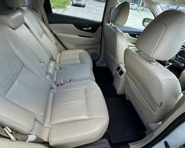 Белый Ниссан Rogue, объемом двигателя 2.49 л и пробегом 89 тыс. км за 18500 $, фото 16 на Automoto.ua