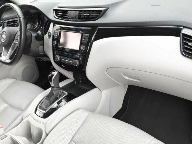 Белый Ниссан Rogue, объемом двигателя 2 л и пробегом 31 тыс. км за 9750 $, фото 7 на Automoto.ua