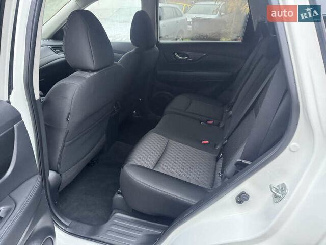 Белый Ниссан Rogue, объемом двигателя 2.49 л и пробегом 126 тыс. км за 15399 $, фото 4 на Automoto.ua