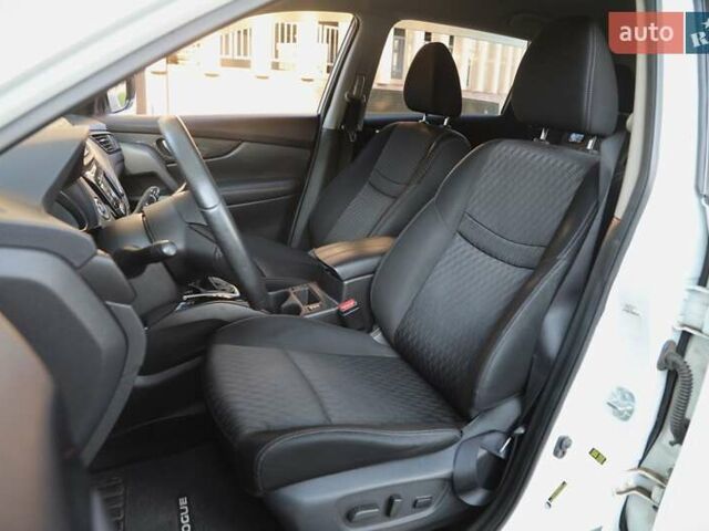 Білий Ніссан Rogue, об'ємом двигуна 2.49 л та пробігом 74 тис. км за 16500 $, фото 6 на Automoto.ua