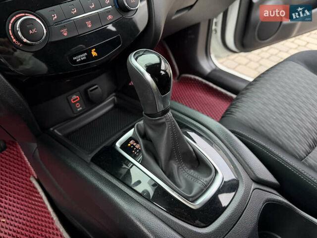 Белый Ниссан Rogue, объемом двигателя 2.5 л и пробегом 50 тыс. км за 16499 $, фото 42 на Automoto.ua