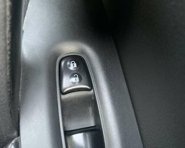 Білий Ніссан Rogue, об'ємом двигуна 2.49 л та пробігом 139 тис. км за 14800 $, фото 36 на Automoto.ua