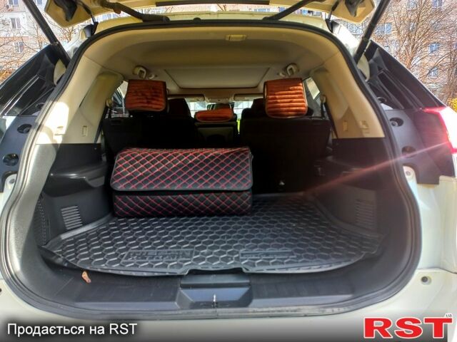 Белый Ниссан Rogue, объемом двигателя 2.5 л и пробегом 149 тыс. км за 18700 $, фото 7 на Automoto.ua