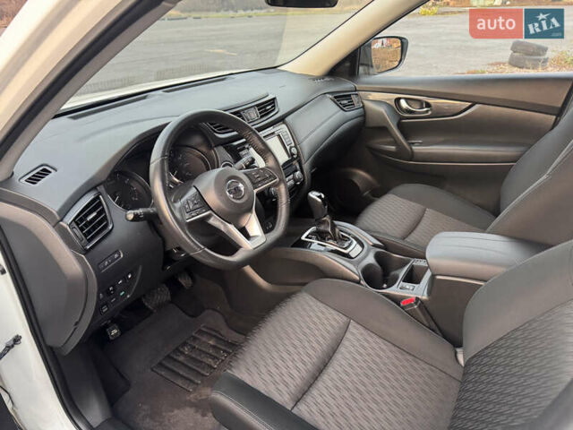 Белый Ниссан Rogue, объемом двигателя 2.49 л и пробегом 126 тыс. км за 15399 $, фото 3 на Automoto.ua