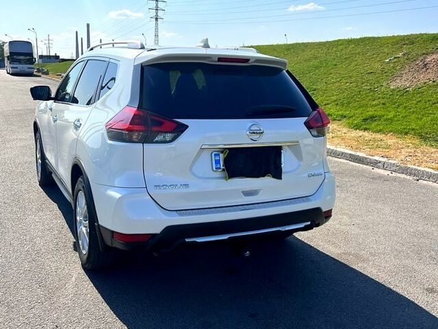 Белый Ниссан Rogue, объемом двигателя 2.5 л и пробегом 100 тыс. км за 15200 $, фото 3 на Automoto.ua