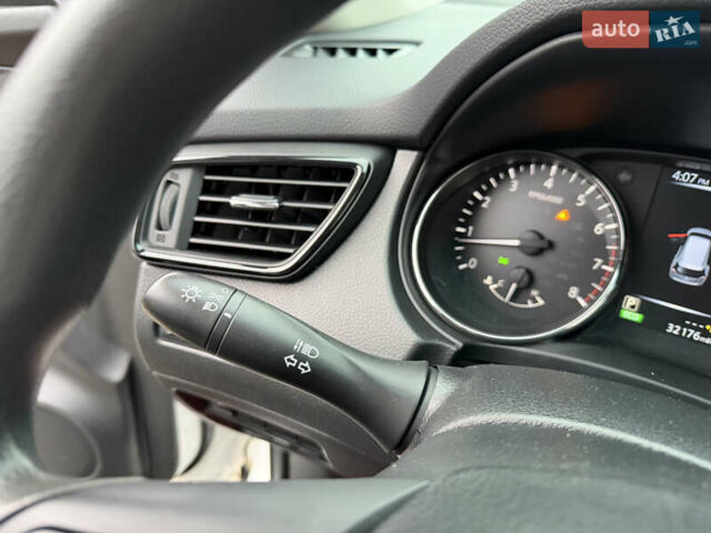 Белый Ниссан Rogue, объемом двигателя 2.5 л и пробегом 50 тыс. км за 16499 $, фото 47 на Automoto.ua