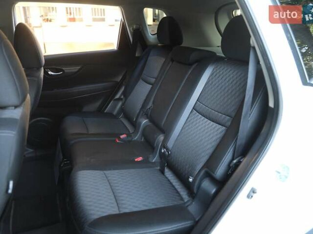 Білий Ніссан Rogue, об'ємом двигуна 2.49 л та пробігом 74 тис. км за 16500 $, фото 7 на Automoto.ua