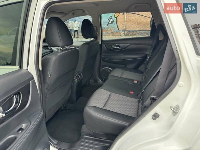 Белый Ниссан Rogue, объемом двигателя 2.5 л и пробегом 113 тыс. км за 14999 $, фото 19 на Automoto.ua