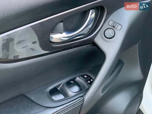 Белый Ниссан Rogue, объемом двигателя 2.5 л и пробегом 144 тыс. км за 14890 $, фото 24 на Automoto.ua