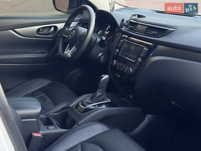 Белый Ниссан Rogue, объемом двигателя 2 л и пробегом 117 тыс. км за 15300 $, фото 30 на Automoto.ua