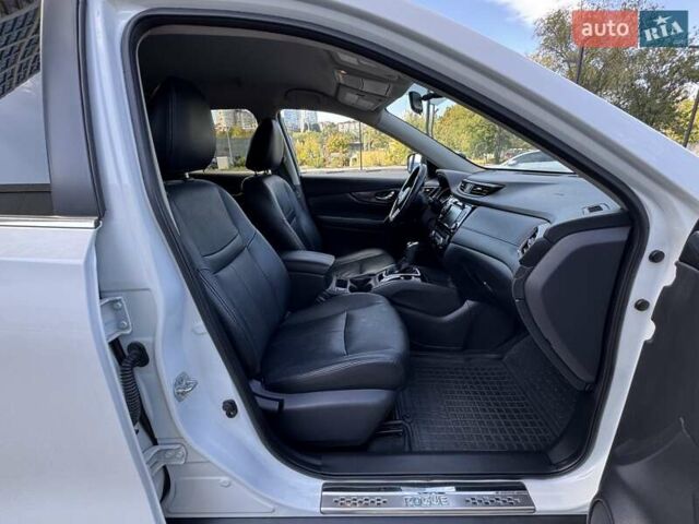 Белый Ниссан Rogue, объемом двигателя 2.49 л и пробегом 100 тыс. км за 15499 $, фото 15 на Automoto.ua