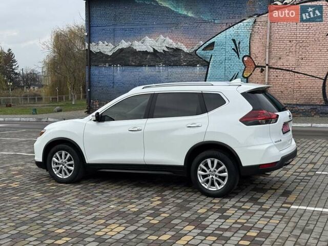 Белый Ниссан Rogue, объемом двигателя 2.5 л и пробегом 113 тыс. км за 14999 $, фото 3 на Automoto.ua