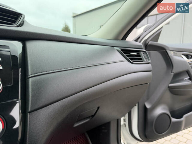 Белый Ниссан Rogue, объемом двигателя 2.5 л и пробегом 50 тыс. км за 16499 $, фото 43 на Automoto.ua