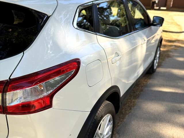 Белый Ниссан Rogue, объемом двигателя 2 л и пробегом 55 тыс. км за 15000 $, фото 4 на Automoto.ua