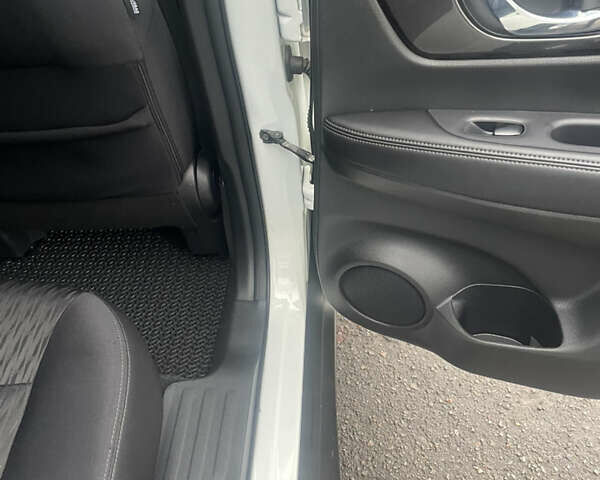 Белый Ниссан Rogue, объемом двигателя 2.49 л и пробегом 105 тыс. км за 16700 $, фото 21 на Automoto.ua