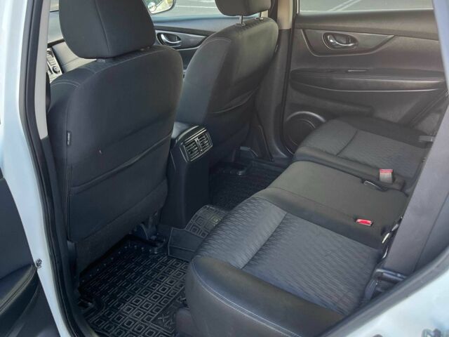 Белый Ниссан Rogue, объемом двигателя 2.5 л и пробегом 153 тыс. км за 16500 $, фото 22 на Automoto.ua