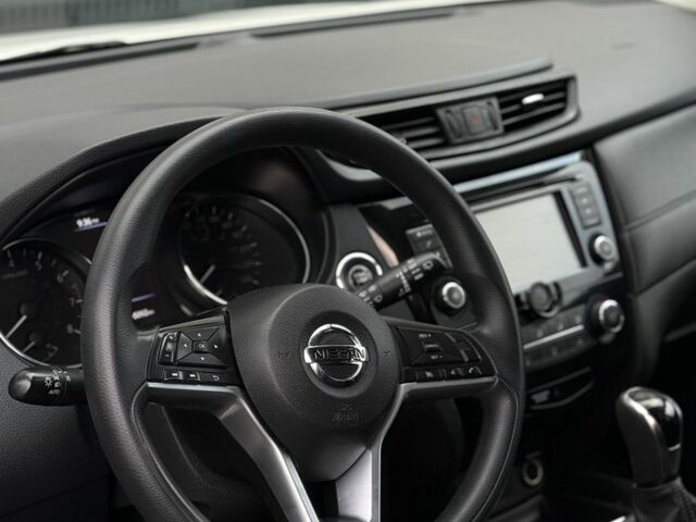 Белый Ниссан Rogue, объемом двигателя 2.5 л и пробегом 195 тыс. км за 13500 $, фото 3 на Automoto.ua