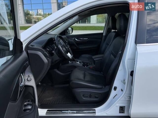 Белый Ниссан Rogue, объемом двигателя 2.49 л и пробегом 100 тыс. км за 15499 $, фото 12 на Automoto.ua