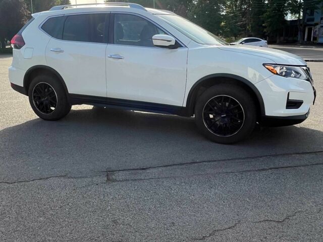 Белый Ниссан Rogue, объемом двигателя 2.5 л и пробегом 153 тыс. км за 16500 $, фото 4 на Automoto.ua