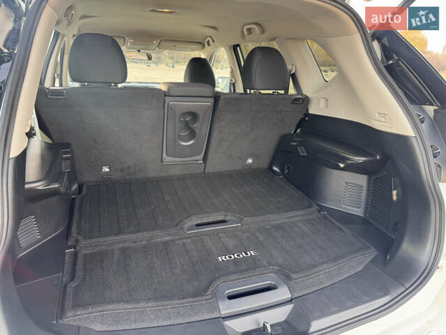 Белый Ниссан Rogue, объемом двигателя 2.49 л и пробегом 126 тыс. км за 15399 $, фото 8 на Automoto.ua