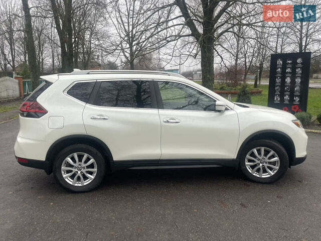 Белый Ниссан Rogue, объемом двигателя 2.49 л и пробегом 105 тыс. км за 16700 $, фото 6 на Automoto.ua