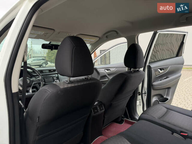 Белый Ниссан Rogue, объемом двигателя 2.5 л и пробегом 50 тыс. км за 16499 $, фото 32 на Automoto.ua