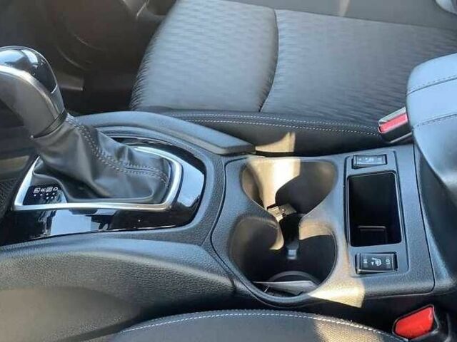 Белый Ниссан Rogue, объемом двигателя 2.5 л и пробегом 63 тыс. км за 12800 $, фото 8 на Automoto.ua