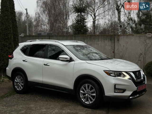 Белый Ниссан Rogue, объемом двигателя 2.5 л и пробегом 138 тыс. км за 13900 $, фото 4 на Automoto.ua