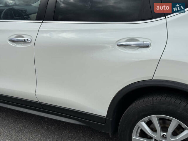 Белый Ниссан Rogue, объемом двигателя 2.49 л и пробегом 132 тыс. км за 16700 $, фото 5 на Automoto.ua