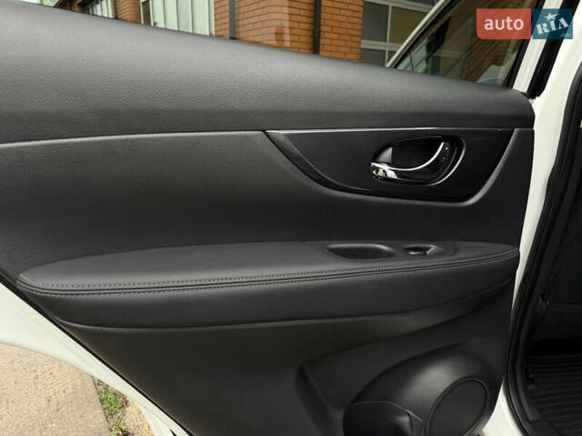 Белый Ниссан Rogue, объемом двигателя 2.5 л и пробегом 138 тыс. км за 13900 $, фото 40 на Automoto.ua