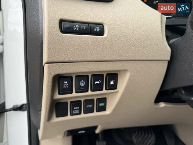 Белый Ниссан Rogue, объемом двигателя 2.49 л и пробегом 132 тыс. км за 16700 $, фото 26 на Automoto.ua