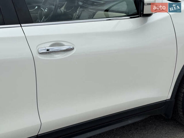 Белый Ниссан Rogue, объемом двигателя 2.49 л и пробегом 132 тыс. км за 16700 $, фото 10 на Automoto.ua