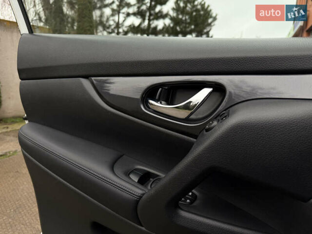 Белый Ниссан Rogue, объемом двигателя 2.5 л и пробегом 138 тыс. км за 13900 $, фото 29 на Automoto.ua