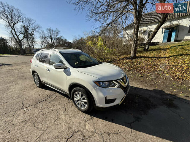 Белый Ниссан Rogue, объемом двигателя 2.49 л и пробегом 83 тыс. км за 16600 $, фото 2 на Automoto.ua